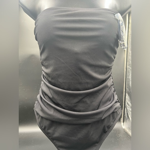 Shade and shore black ribbed one piece swimsuit with removable straps. Size M. - Picture 2 of 9